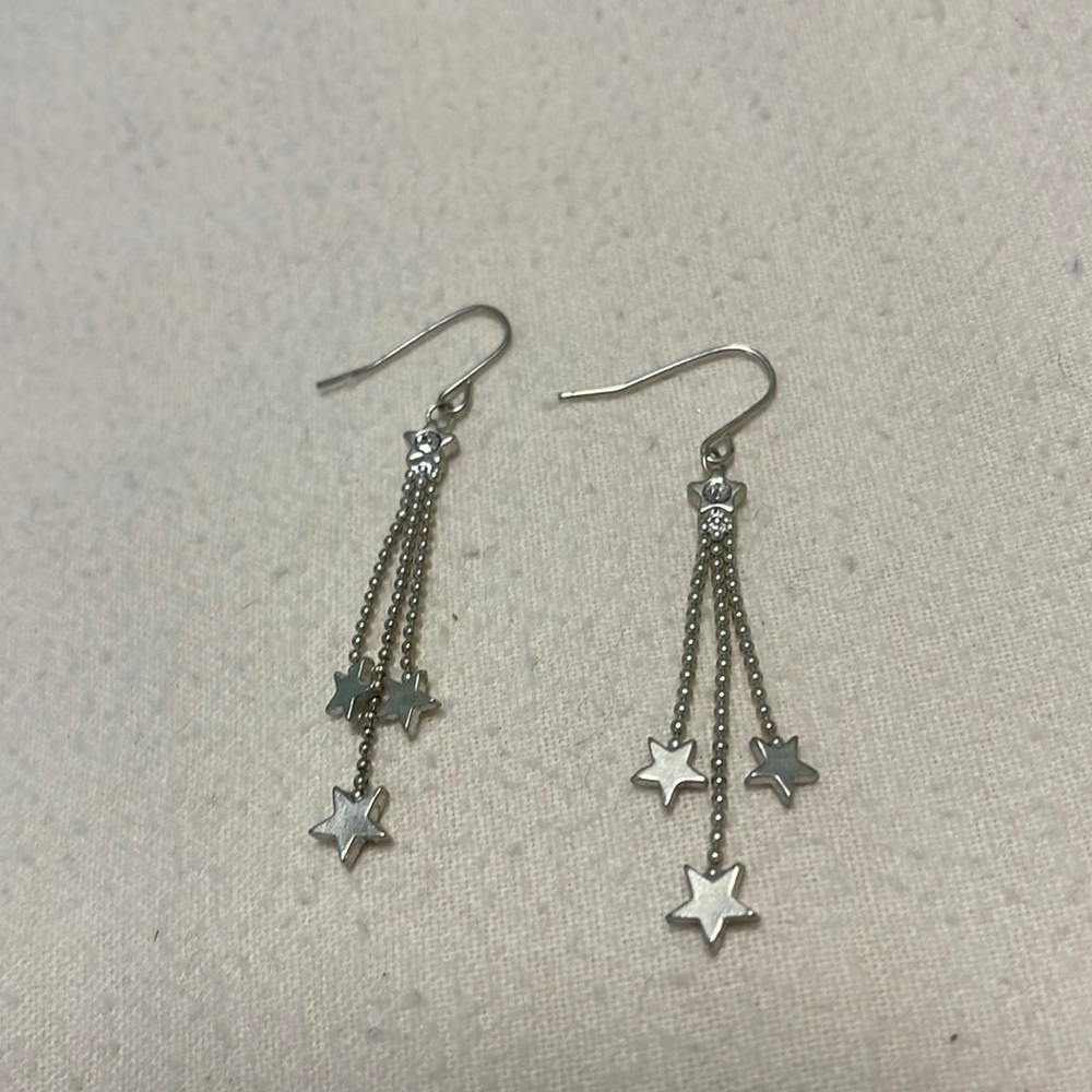 Silver star asymmetrical length earrings*